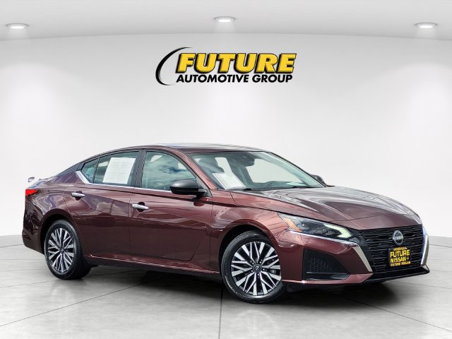 Certified 2025 Nissan Altima 2.5 SV FWD image 1