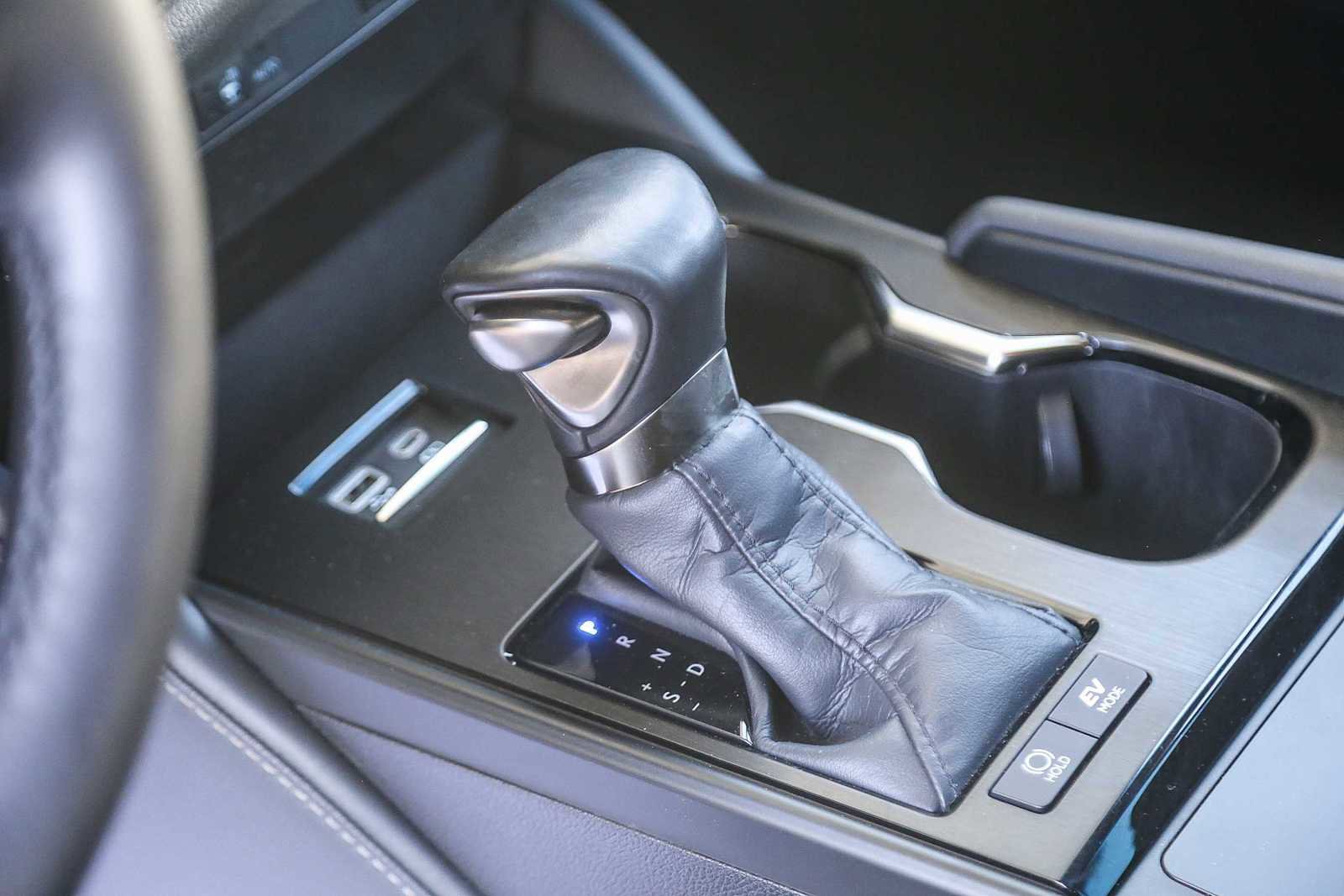 Used 2024 Lexus ES 300h w/ Premium Package image 16