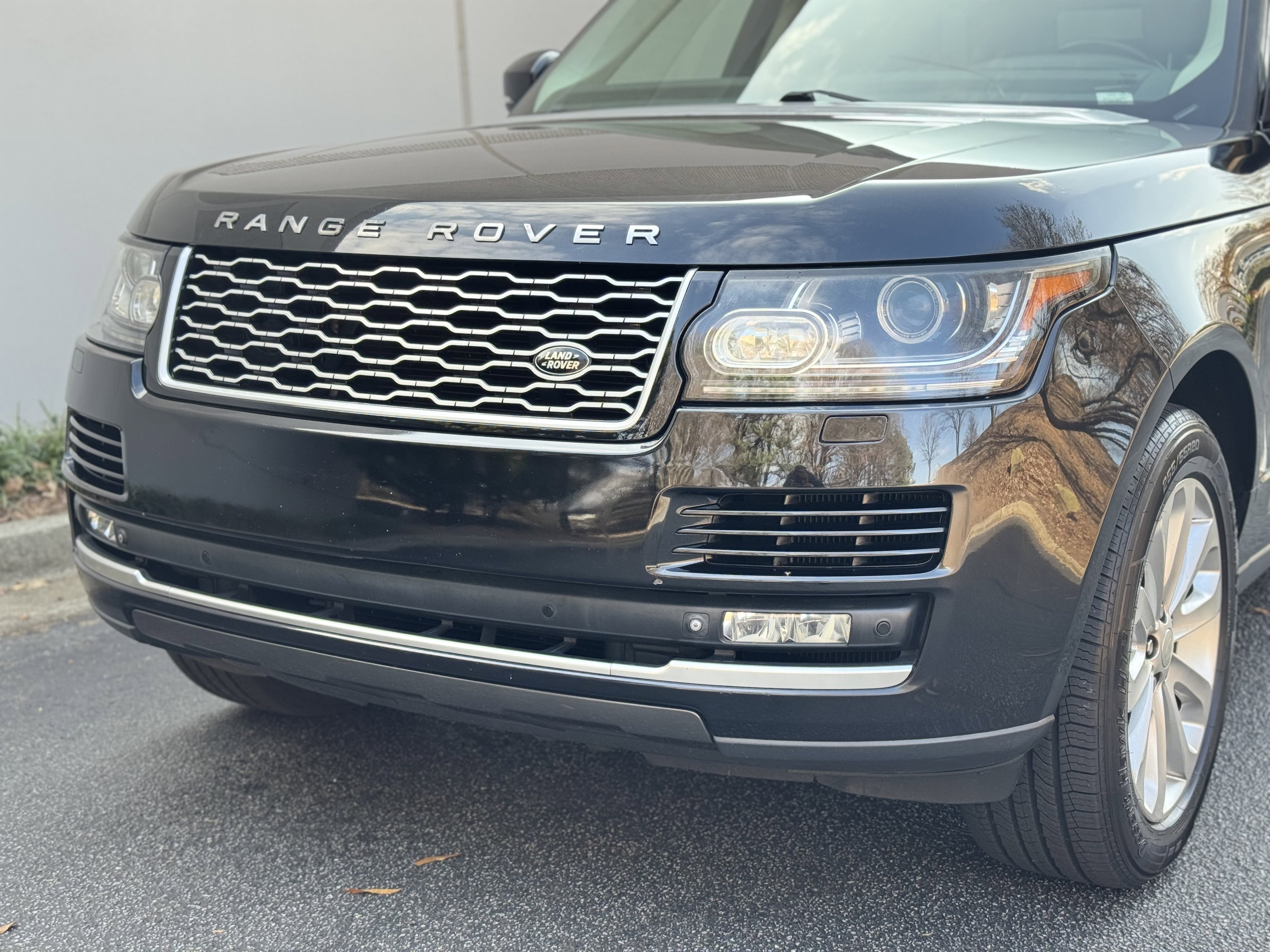 Used 2015 Land Rover Range Rover HSE image 2