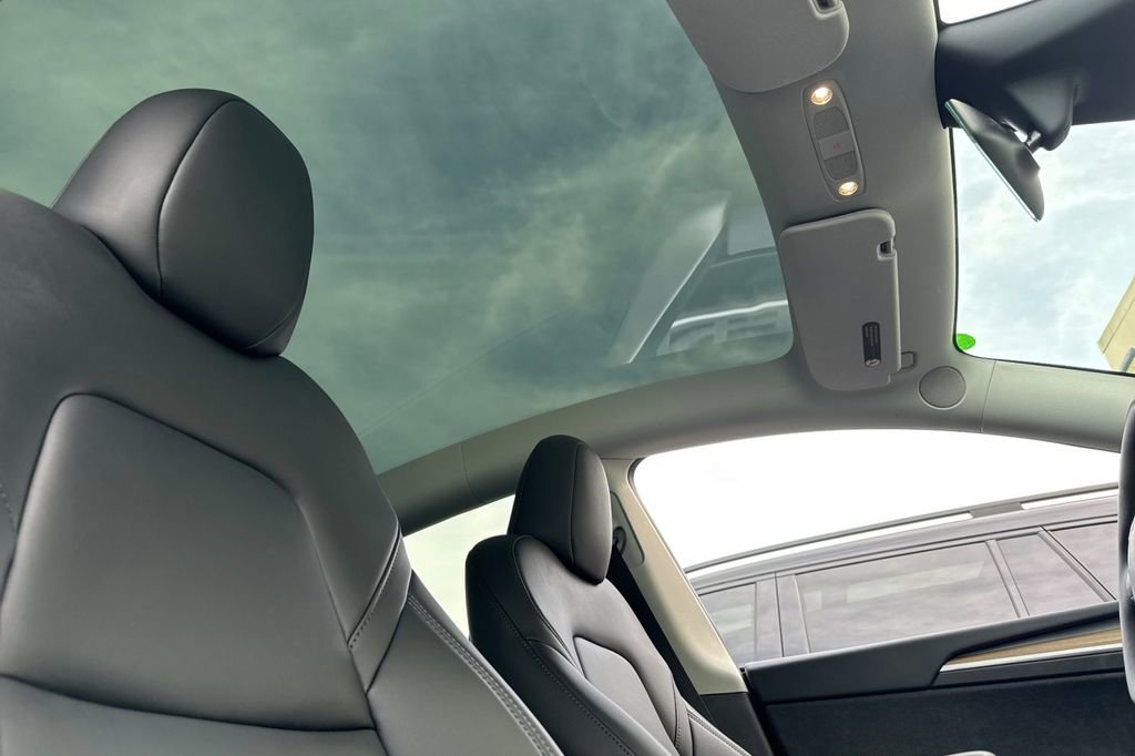 Used 2025 Tesla Model Y Long Range image 15