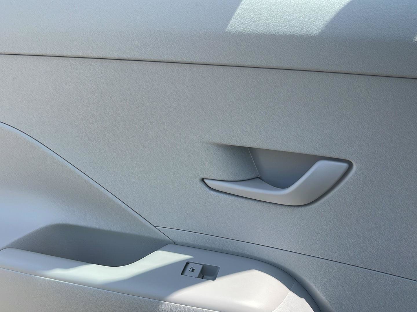 Certified 2024 Hyundai Kona SE FWD image 18