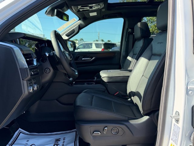New 2027 GMC Yukon XL Denali w/ Sun & Power Step Package AWD/4WD image 11