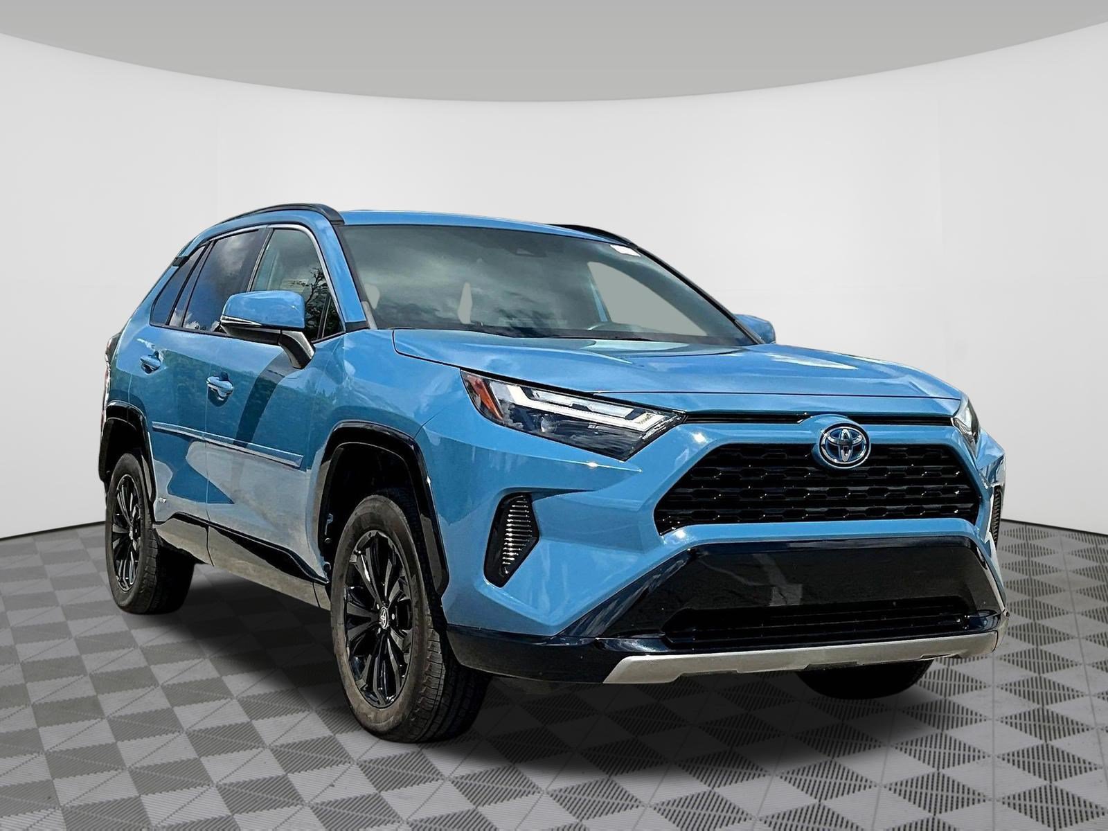 Used 2022 Toyota RAV4 SE AWD/4WD image 3