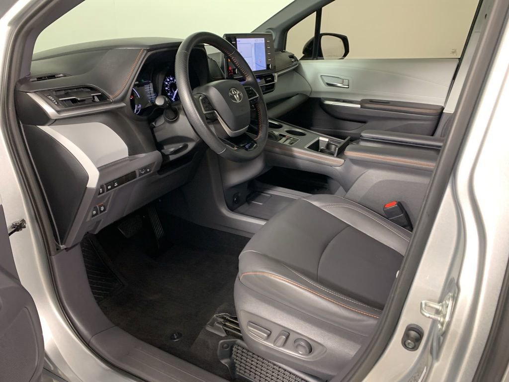 Used 2021 Toyota Sienna XSE w/ XSE Plus Package image 32