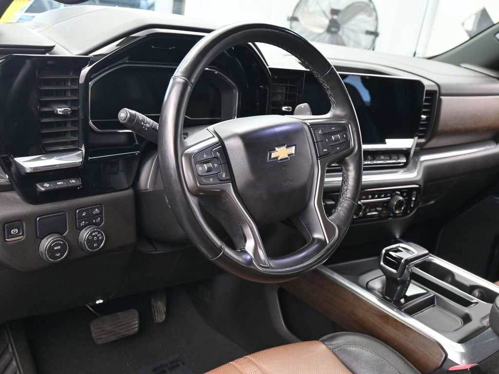 Used 2024 Chevrolet Silverado 1500 High Country w/ Technology Package RWD image 14