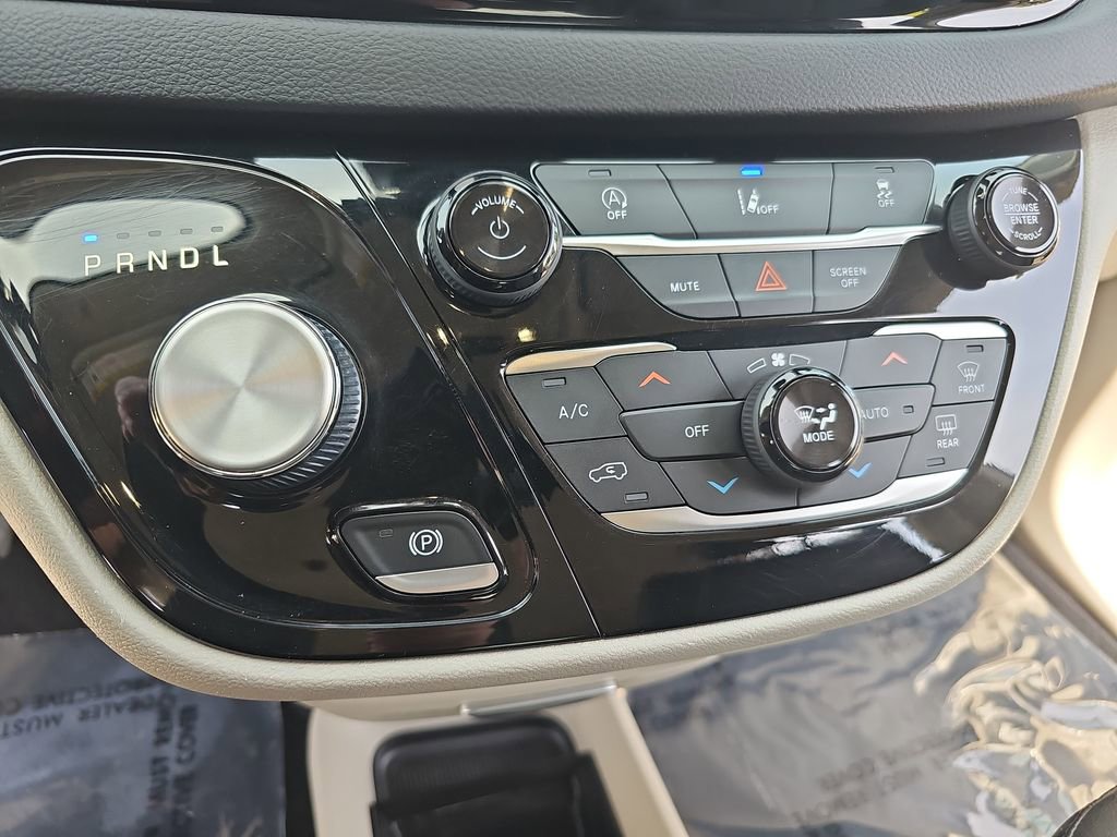 Certified 2022 Chrysler Pacifica Touring-L FWD image 22