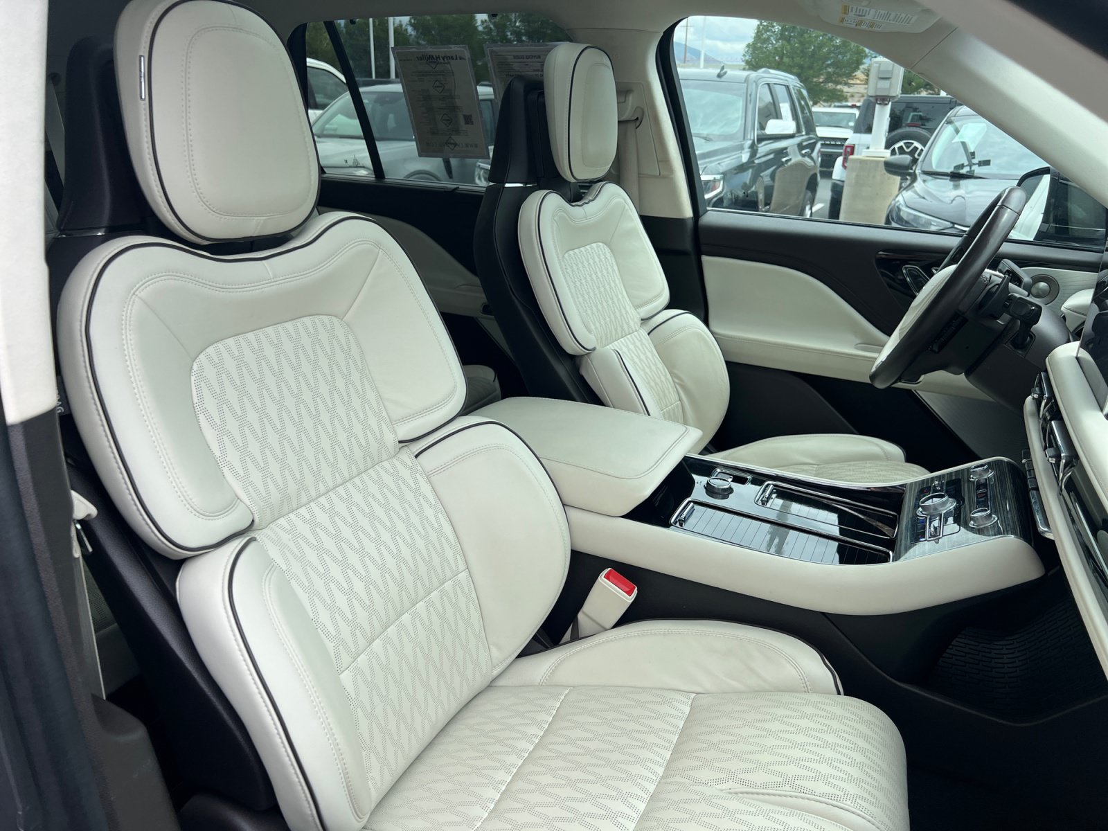 Used 2023 Lincoln Aviator Black Label w/ Dynamic Handling Package AWD/4WD image 34