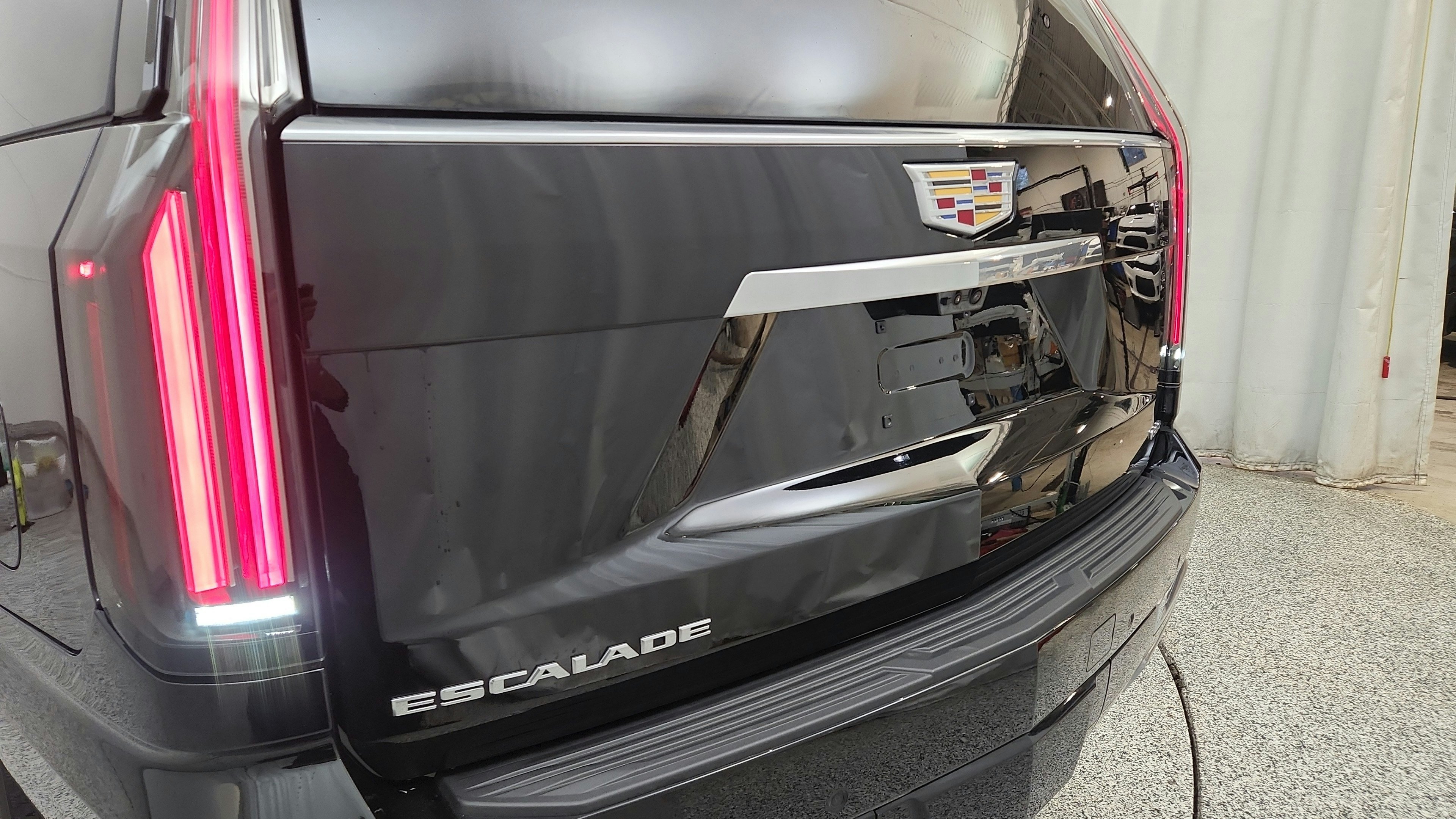 Used 2026 Cadillac Escalade Luxury w/ LPO, Floor Liner Package AWD/4WD image 32