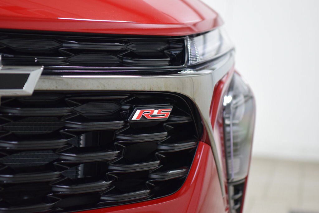 New 2026 Chevrolet Trax RS w/ Sunroof Package FWD image 16