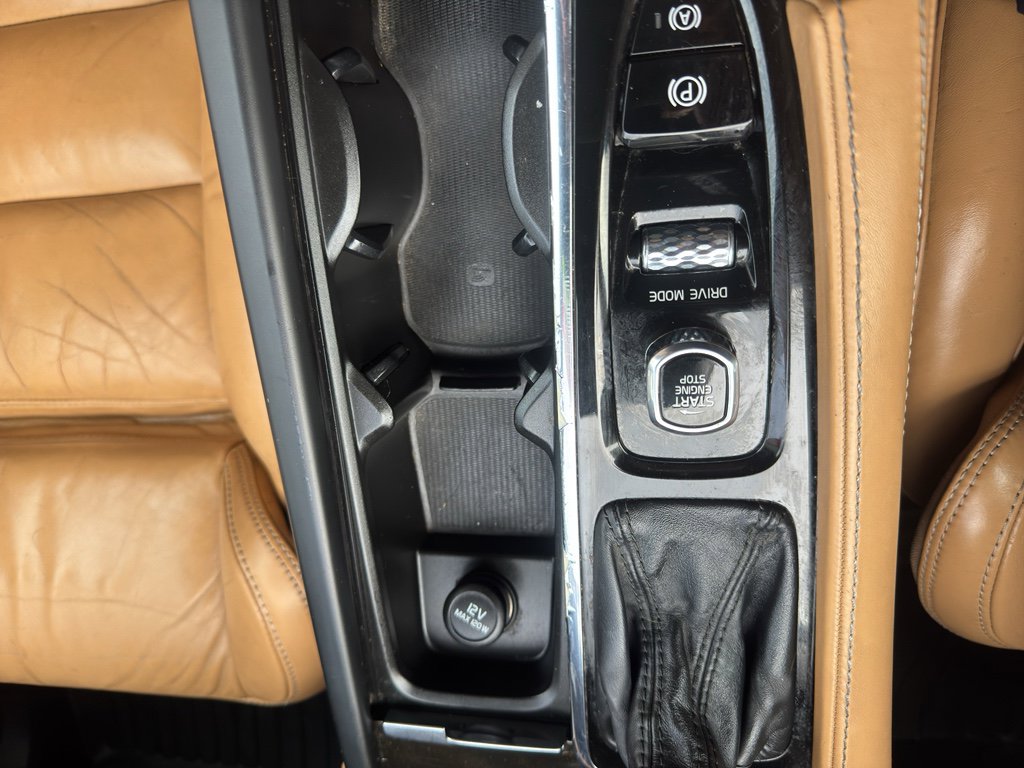 Used 2018 Volvo XC90 T6 Momentum w/ Convenience Package image 16