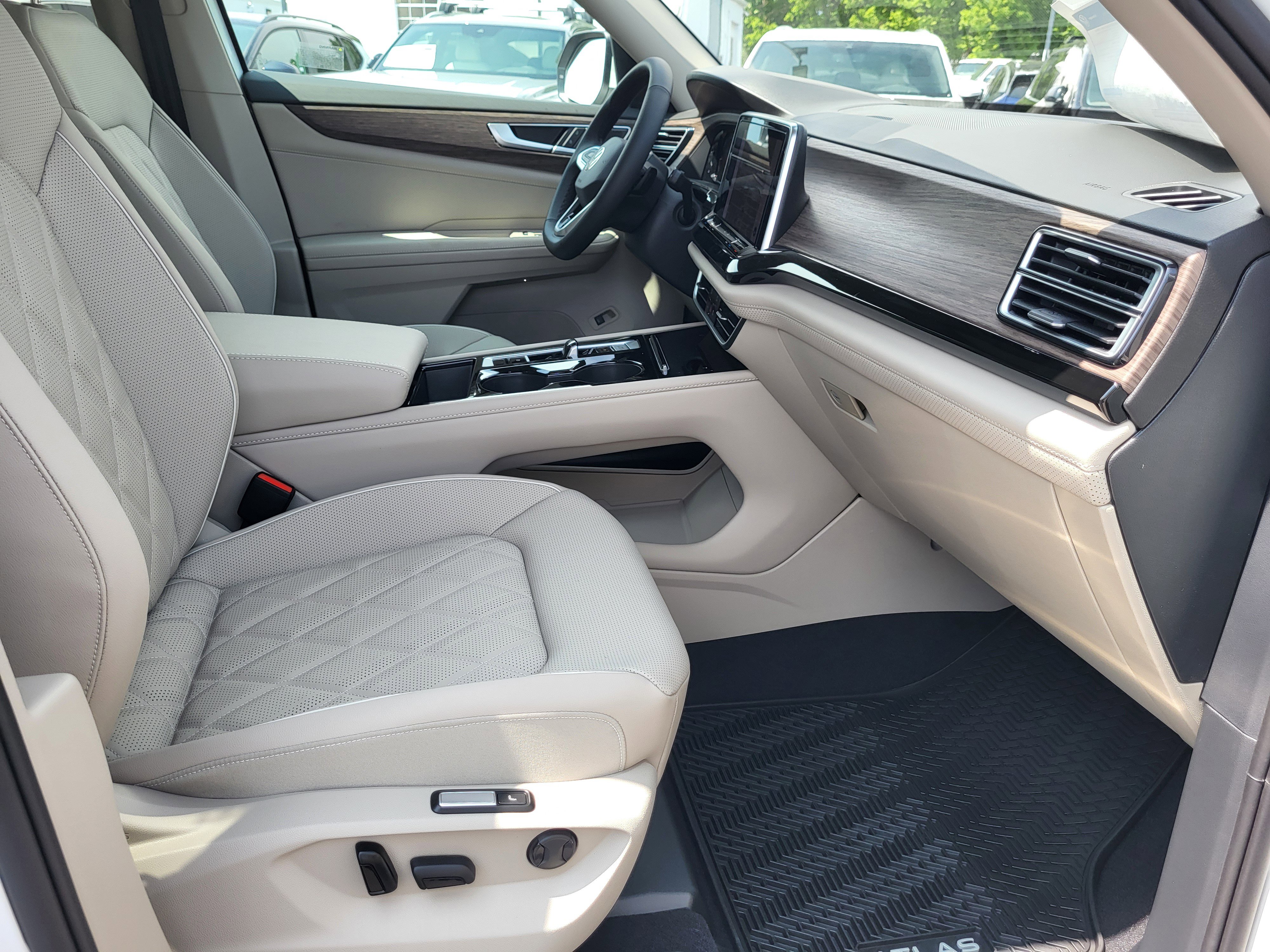 New 2025 Volkswagen Atlas SEL Premium R-Line image 22