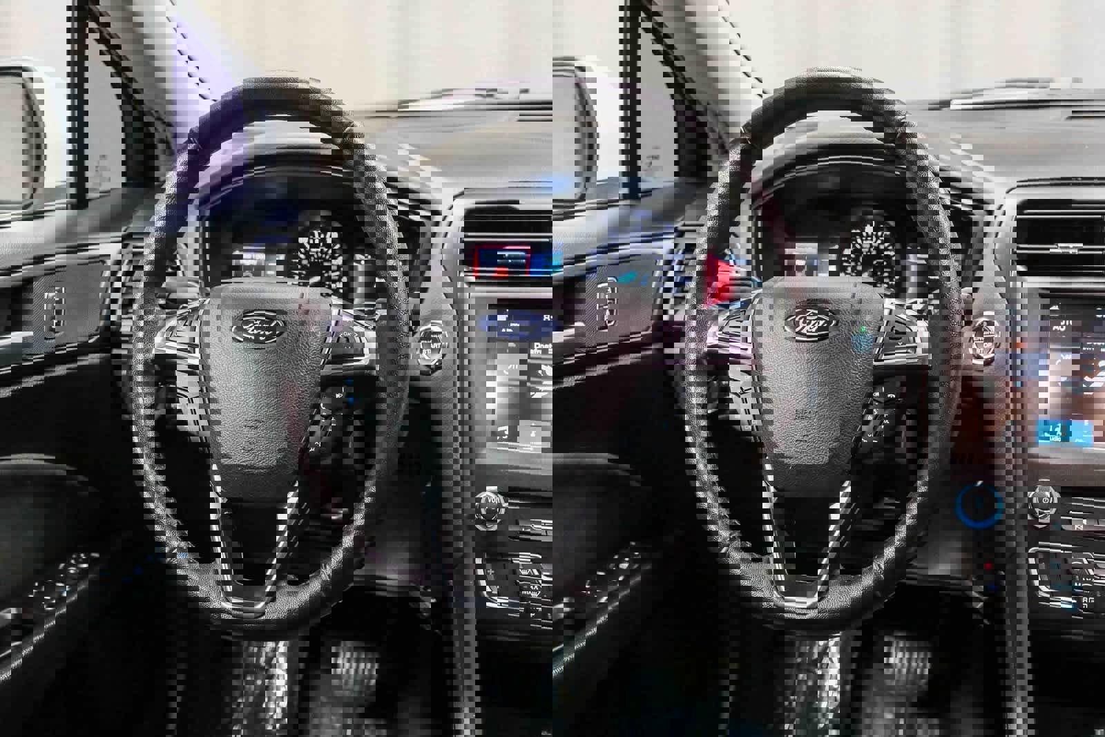 Used 2018 Ford Fusion SE w/ Equipment Group 201A image 17