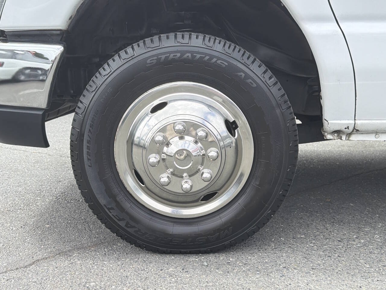 Used 2013 Ford E-350 and Econoline 350 Super Duty RWD image 2