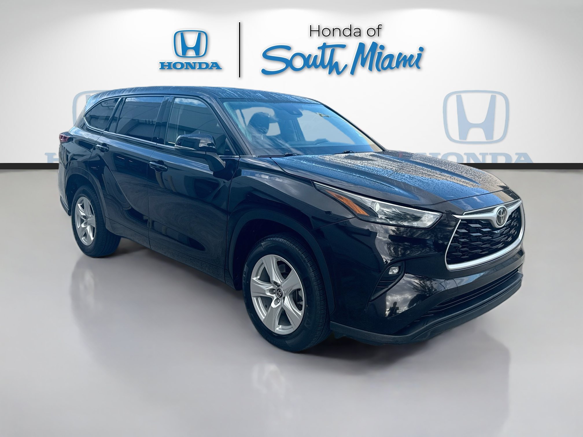 Used 2022 Toyota Highlander LE
