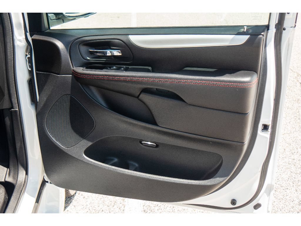Used 2015 Dodge Grand Caravan R/T w/ Safety Sphere Group FWD image 17