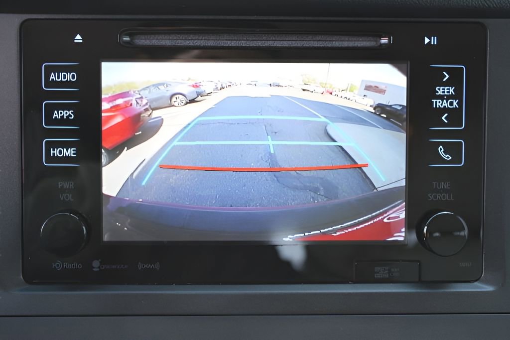 Used 2017 Toyota Sienna XLE w/ XLE Navigation Package FWD image 14