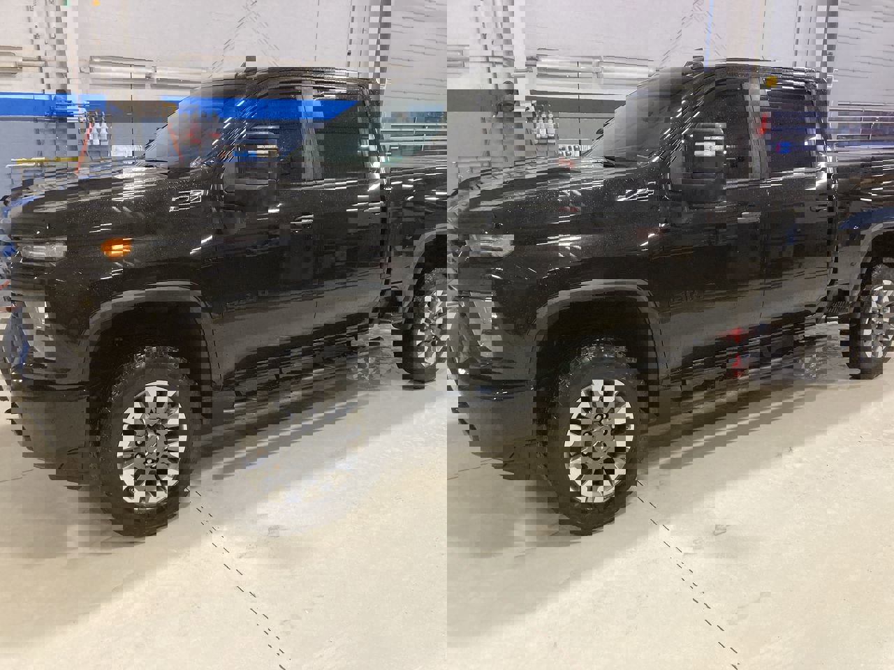 Used 2022 Chevrolet Silverado 2500 Custom w/ Custom Convenience Package image 4