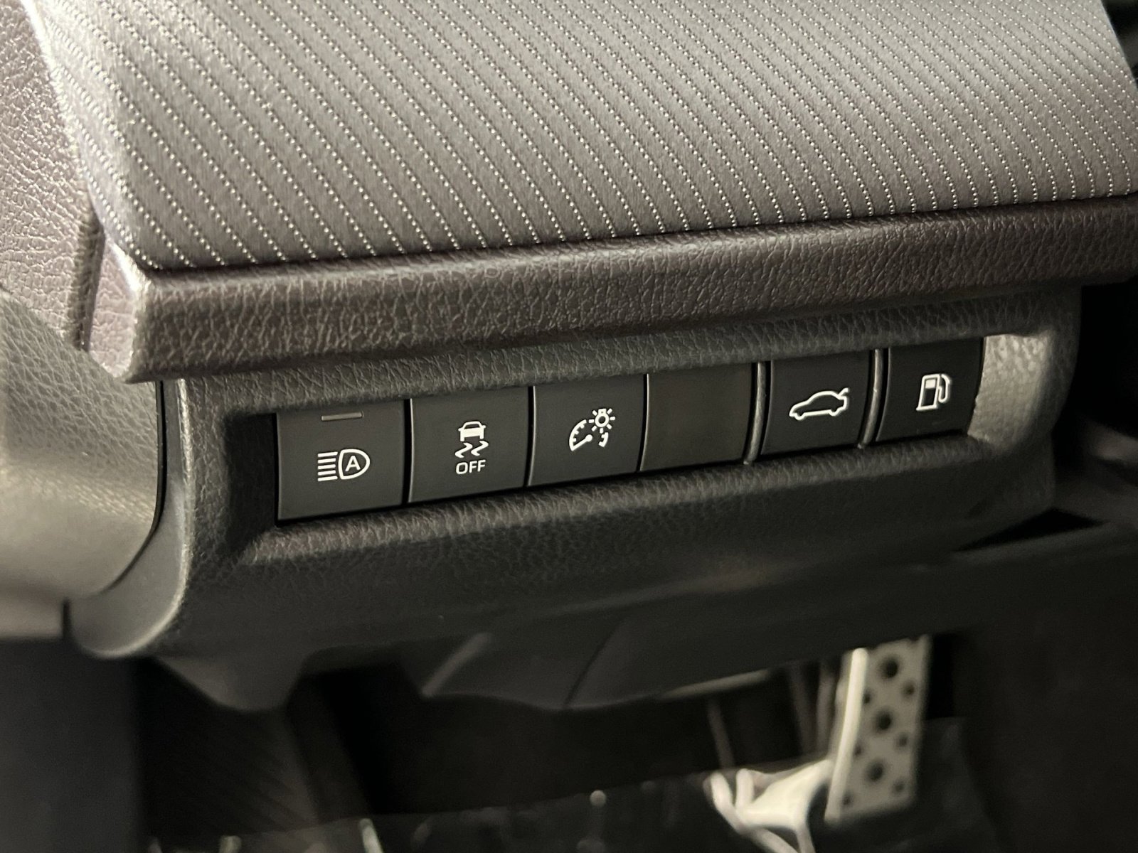 Used 2025 Toyota Camry SE image 31