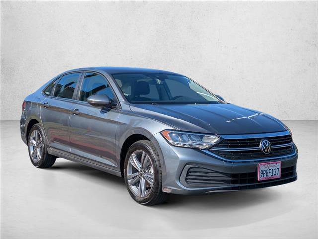 Certified 2024 Volkswagen Jetta SE FWD image 3