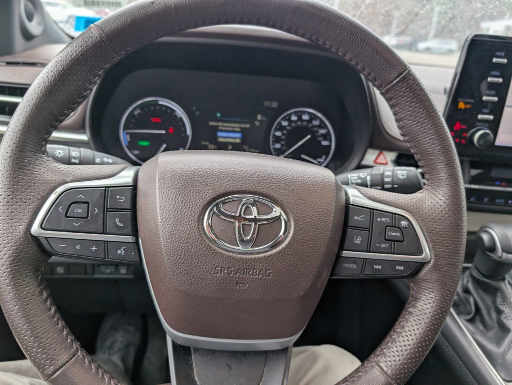 Used 2022 Toyota Sienna Platinum image 17