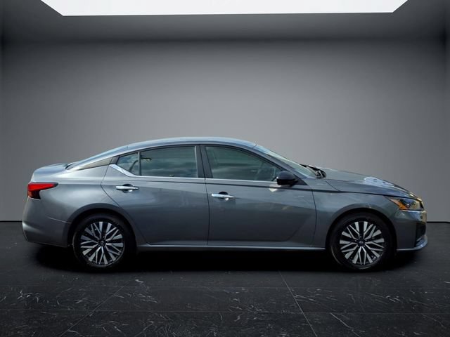 Used 2024 Nissan Altima 2.5 SV FWD image 8