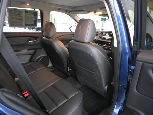 Used 2023 Nissan Rogue SL w/ SL Premium Package image 13