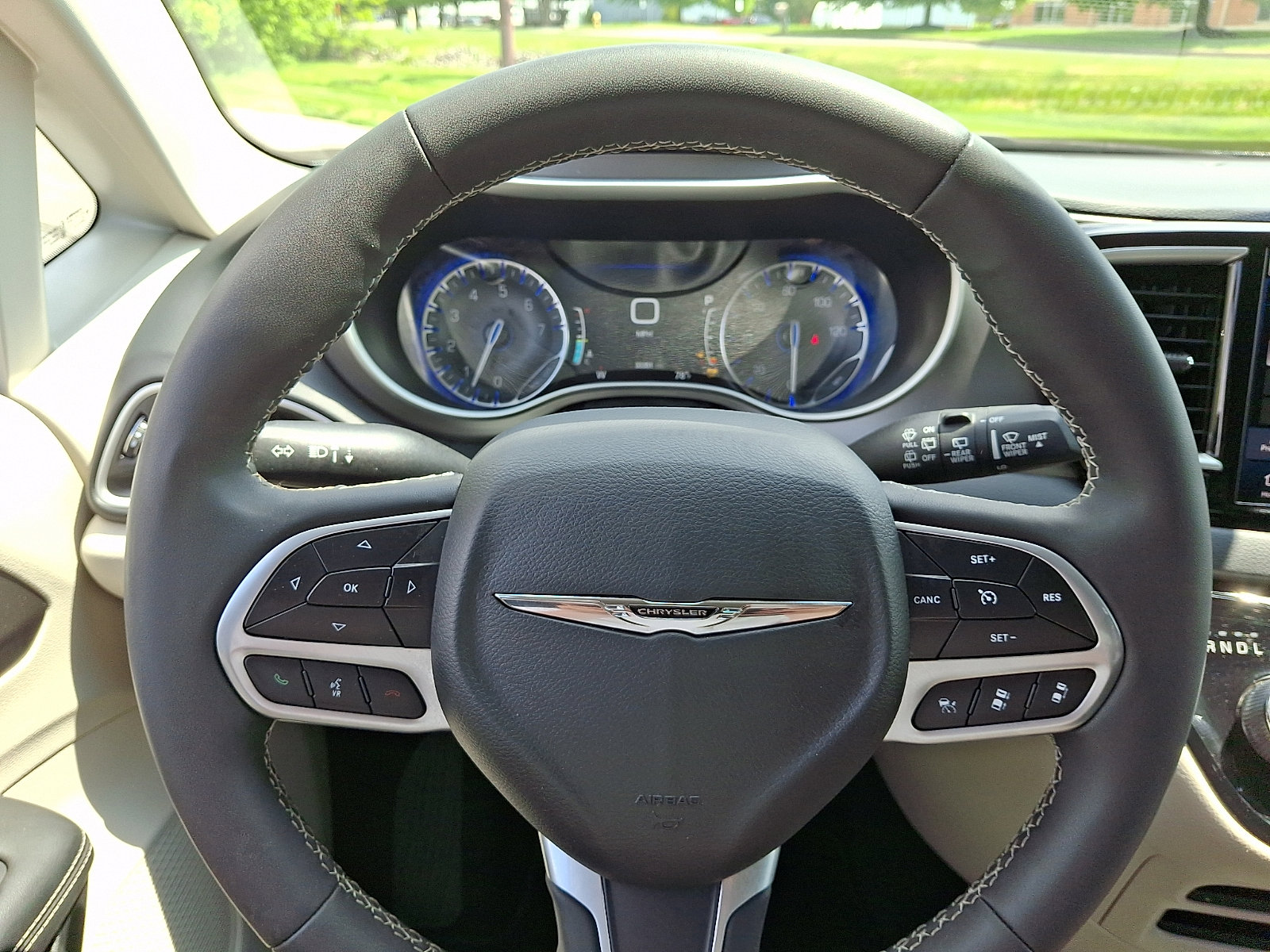 Used 2024 Chrysler Pacifica Touring-L FWD image 27