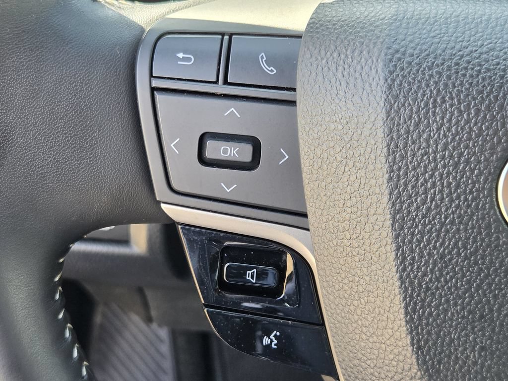 Used 2025 Toyota Camry SE FWD image 24