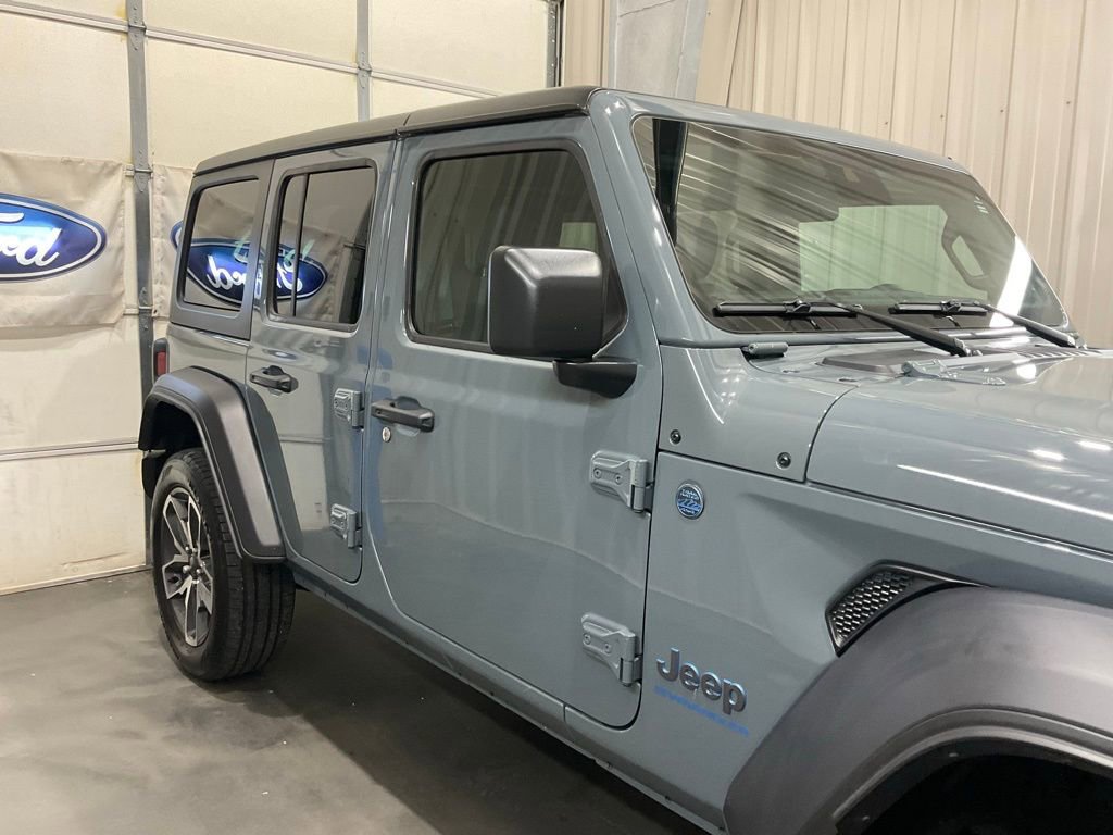 Used 2025 Jeep Wrangler Unlimited Sport S 4xe w/ Convenience Group AWD/4WD image 4