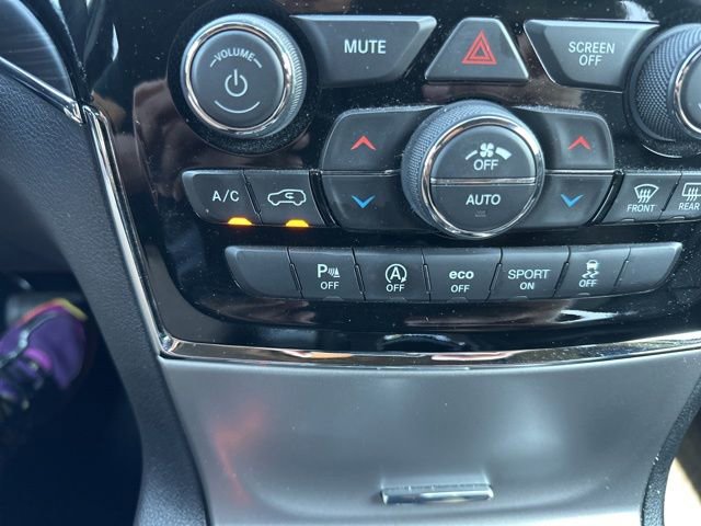 Used 2020 Jeep Grand Cherokee Limited w/ Premium Lighting Group AWD/4WD image 11
