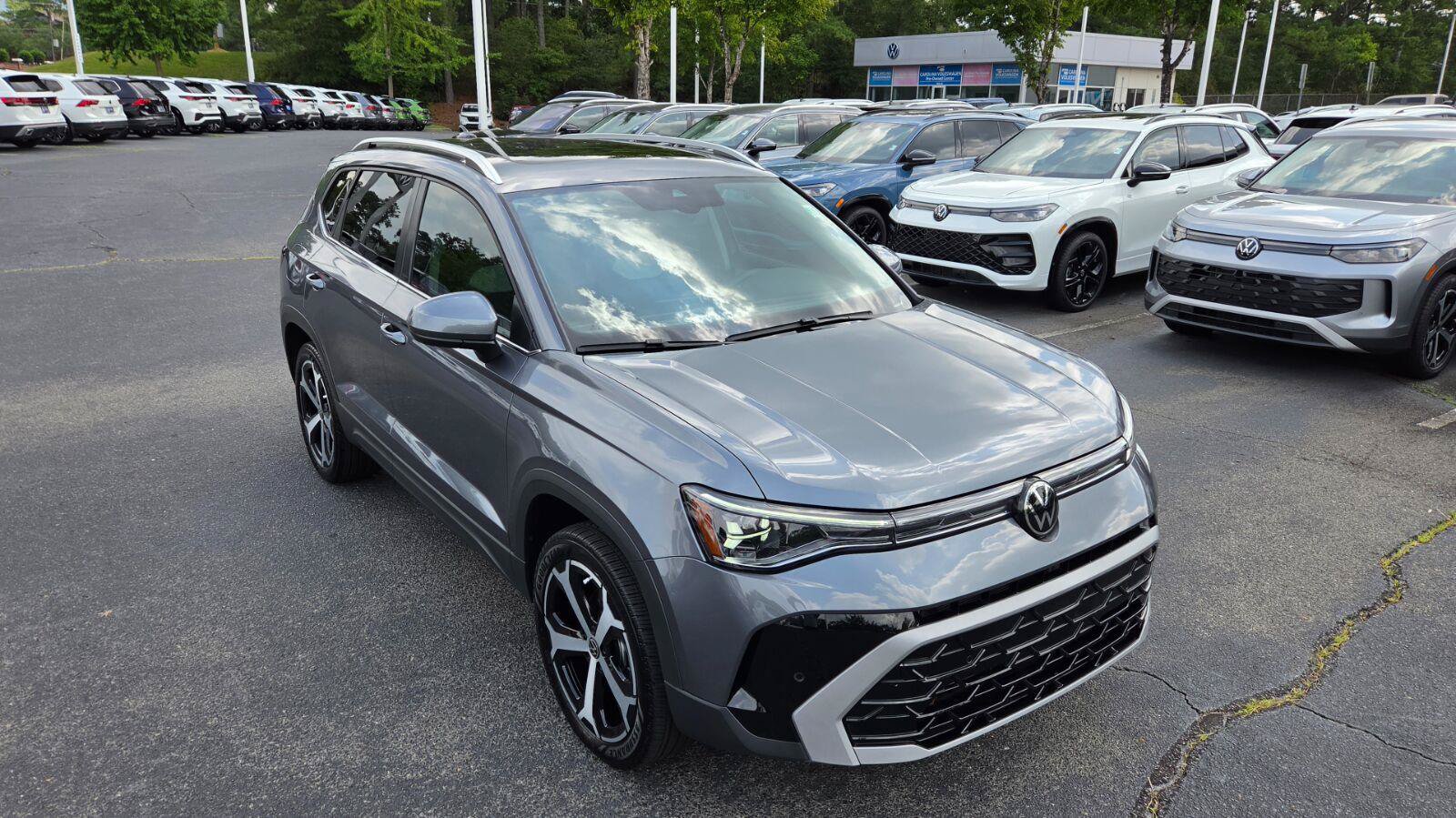 Certified 2025 Volkswagen Taos SEL AWD/4WD image 7