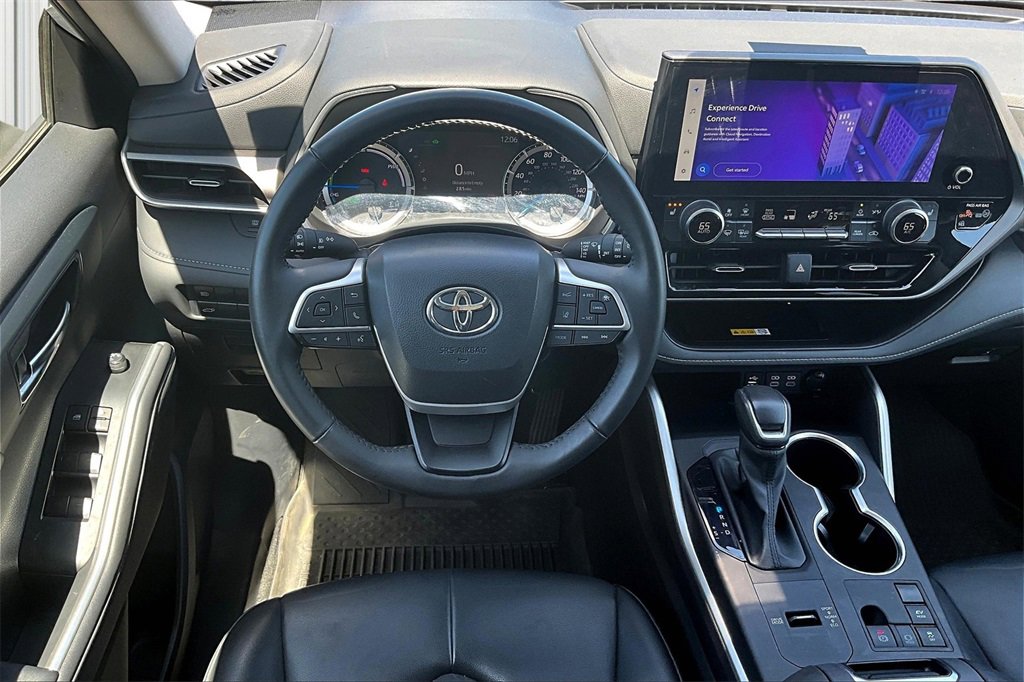 Used 2024 Toyota Highlander XLE image 5