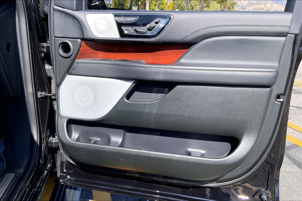 Used 2023 Lincoln Navigator Reserve image 22
