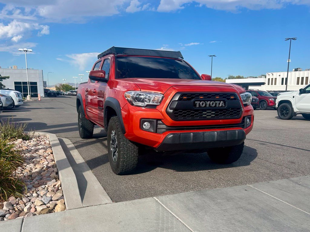Used 2018 Toyota Tacoma TRD Off-Road AWD/4WD image 4