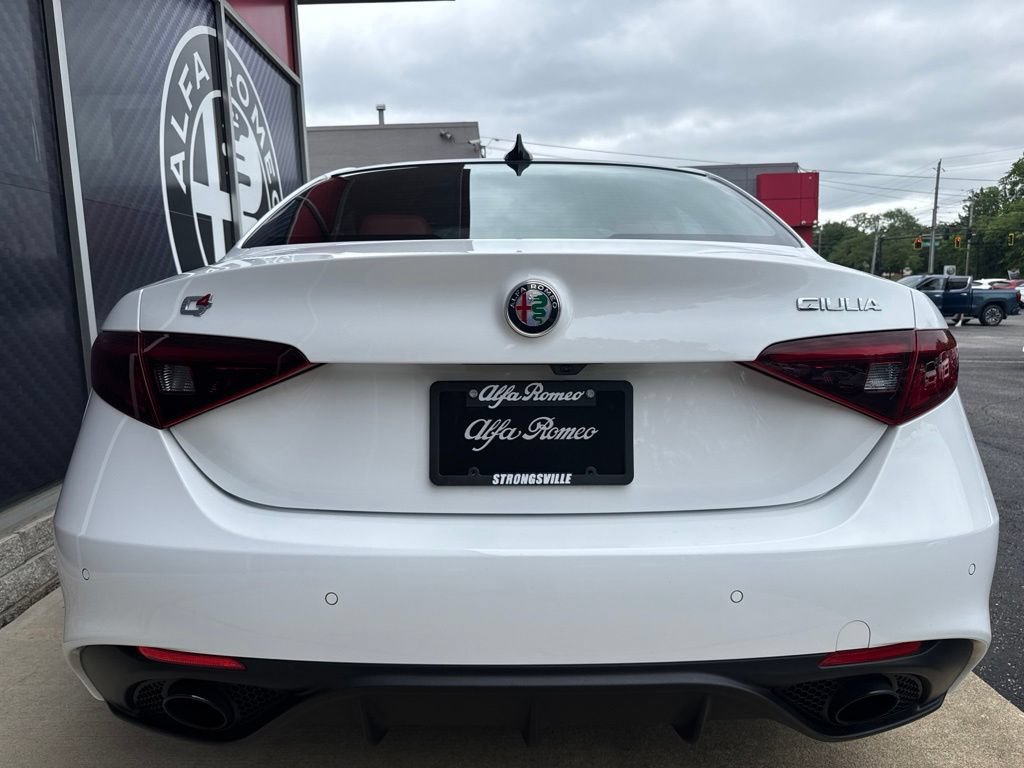 Used 2023 Alfa Romeo Giulia Veloce AWD/4WD image 10