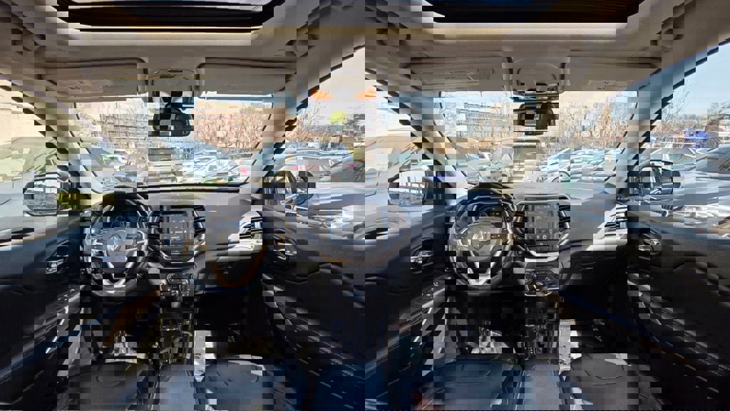 Used 2018 Jeep Cherokee Limited image 28