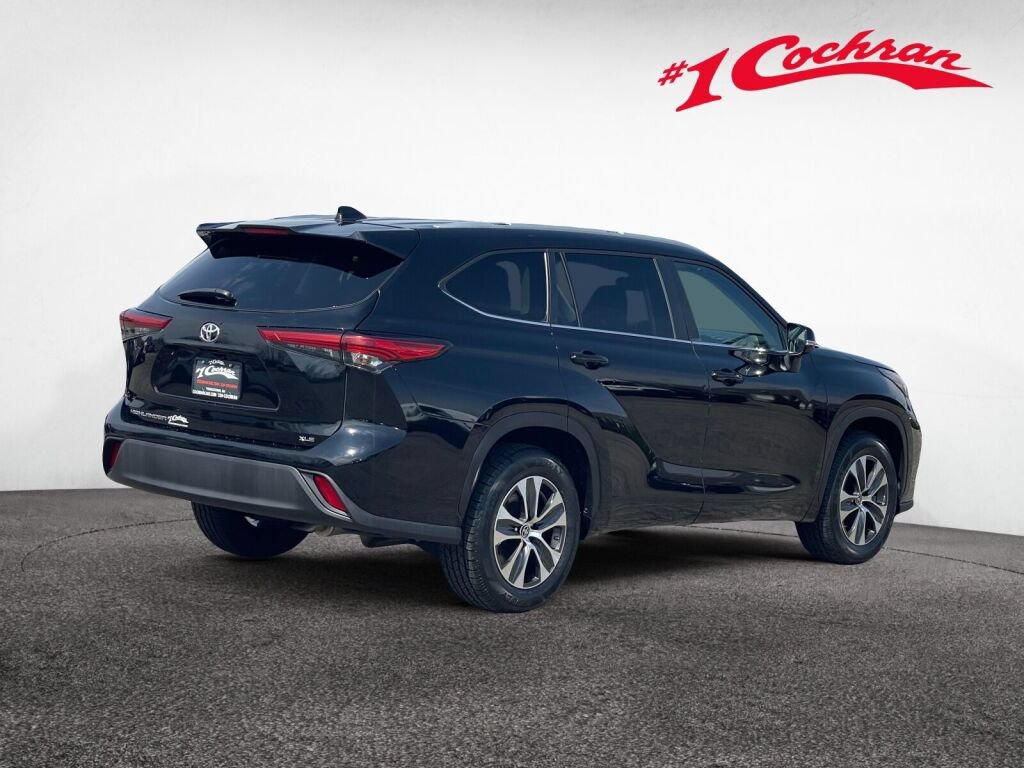 Used 2023 Toyota Highlander XLE FWD image 30