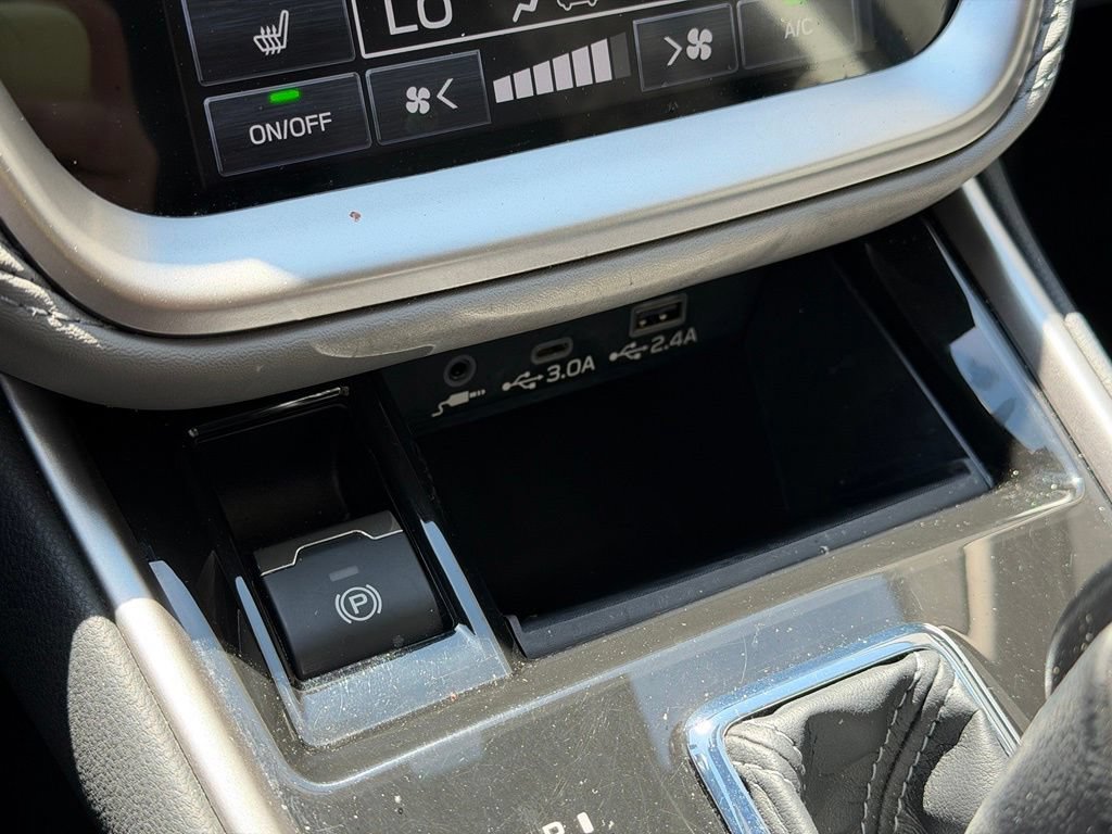 Used 2025 Subaru Outback Limited AWD/4WD image 19