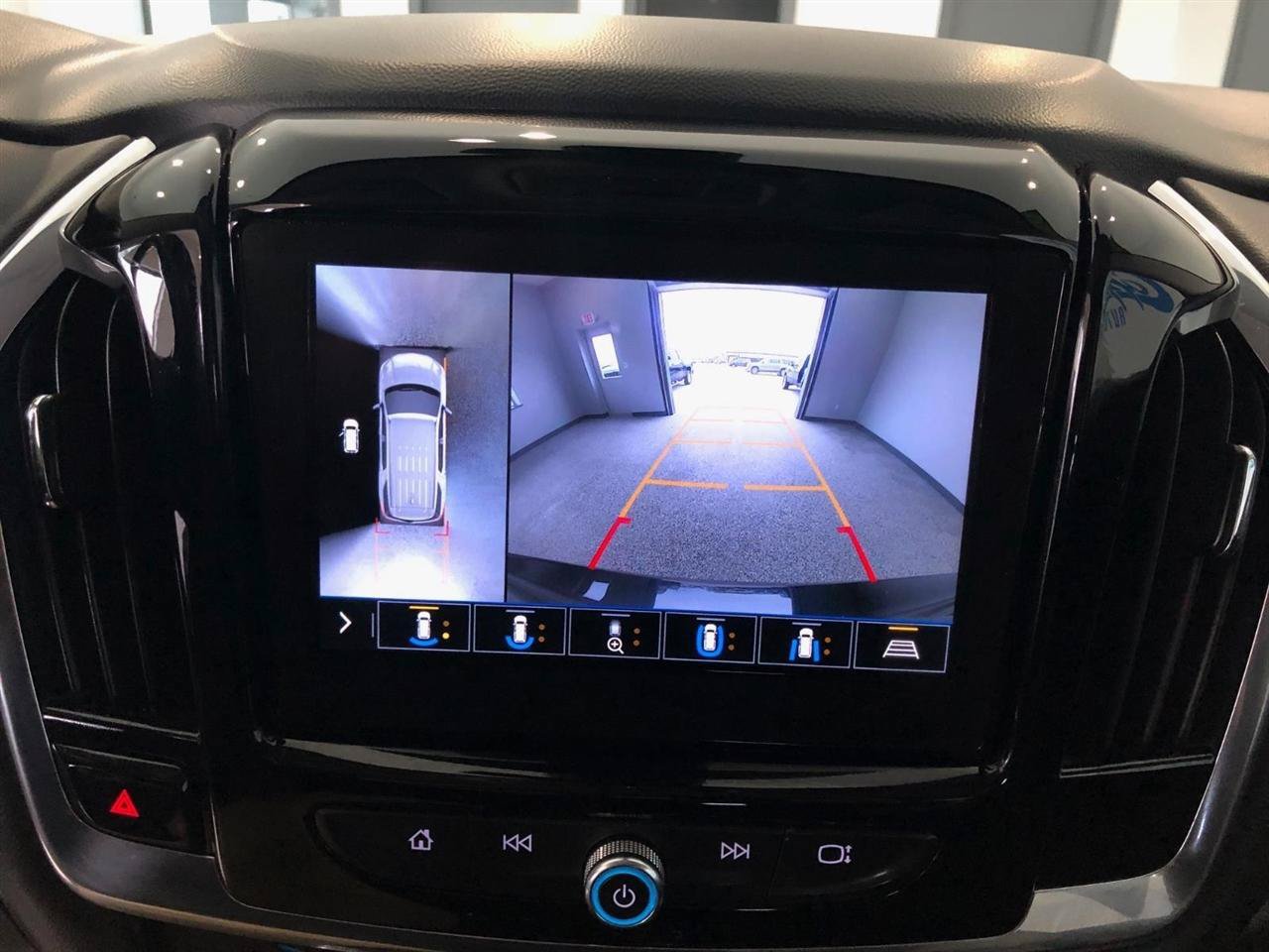 Used 2020 Chevrolet Traverse LT w/ LT Premium Package AWD/4WD image 19