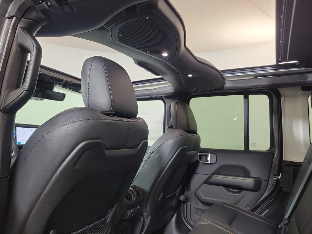 New 2026 Jeep Wrangler Unlimited Sahara w/ Technology Group AWD/4WD image 24