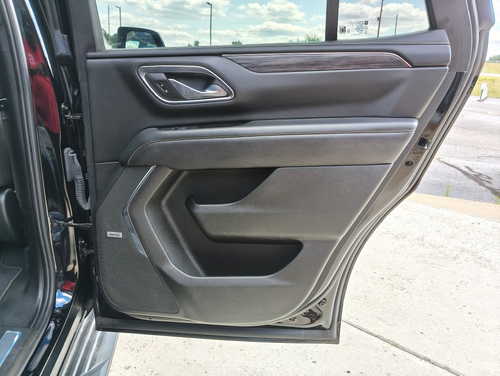 Used 2023 GMC Yukon SLT w/ SLT Luxury Package AWD/4WD image 29