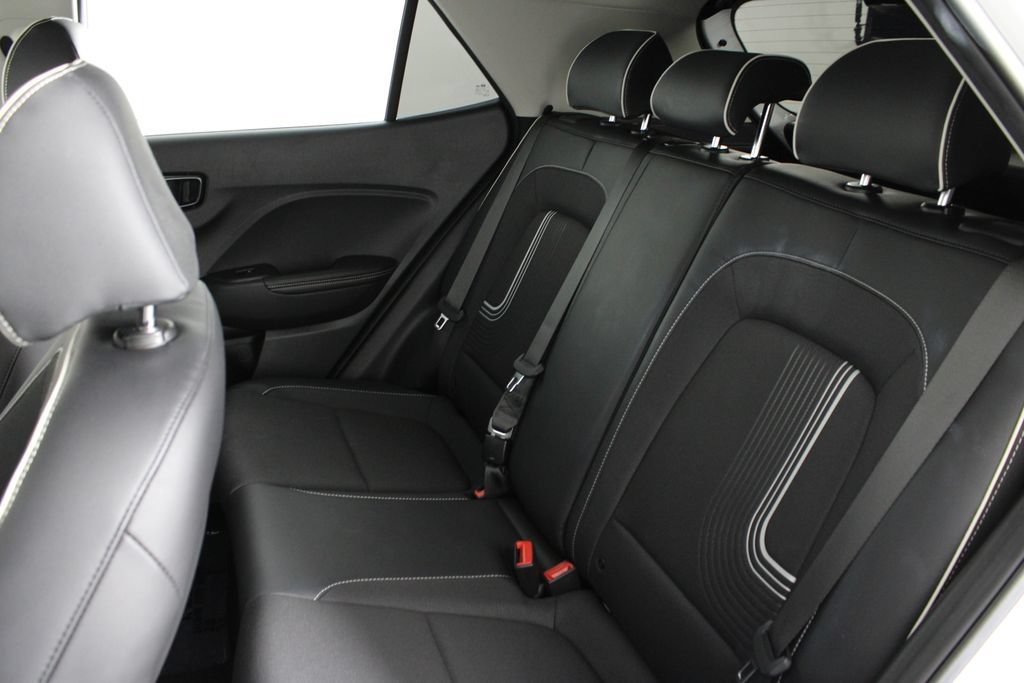 Certified 2024 Hyundai Venue Limited FWD image 21