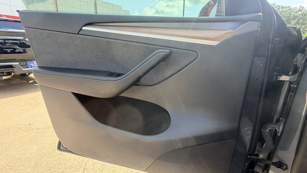 Used 2023 Tesla Model Y Long Range AWD/4WD image 21