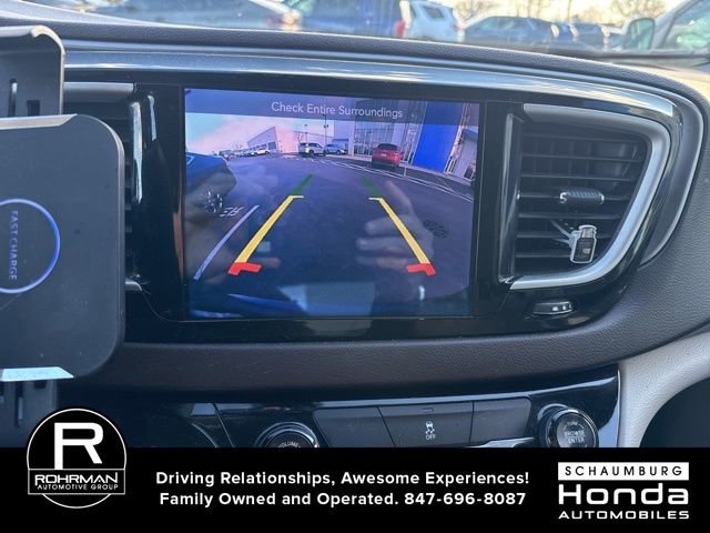 Used 2017 Chrysler Pacifica Touring w/ Tire & Wheel Group image 11