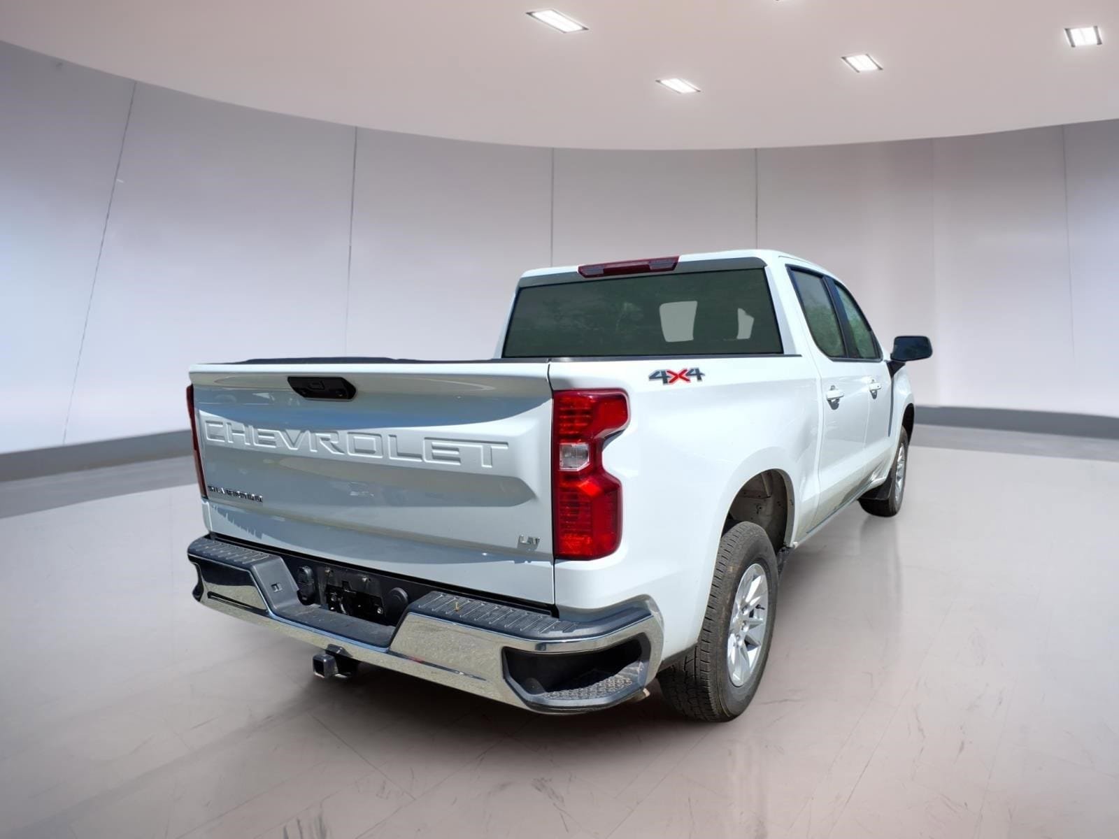 Used 2025 Chevrolet Silverado 1500 LT AWD/4WD image 4