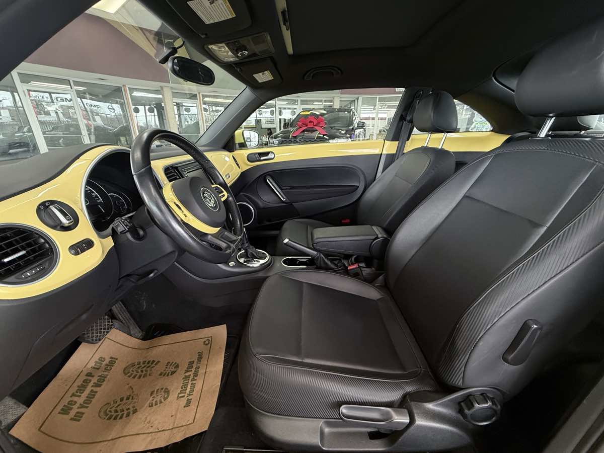 Used 2013 Volkswagen Beetle 2.5 image 23