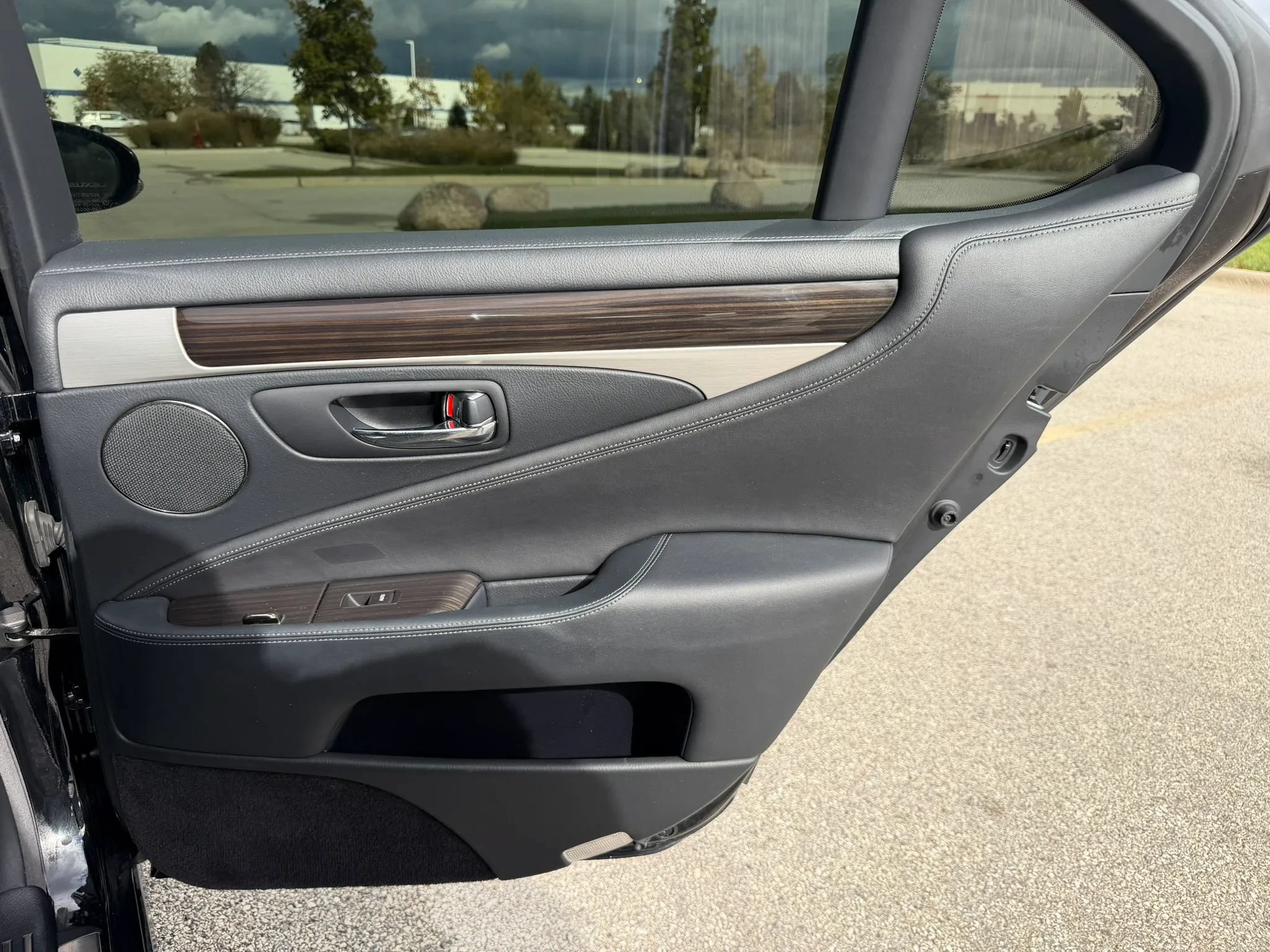 Used 2014 Lexus LS 460 w/ Comfort Package RWD image 21