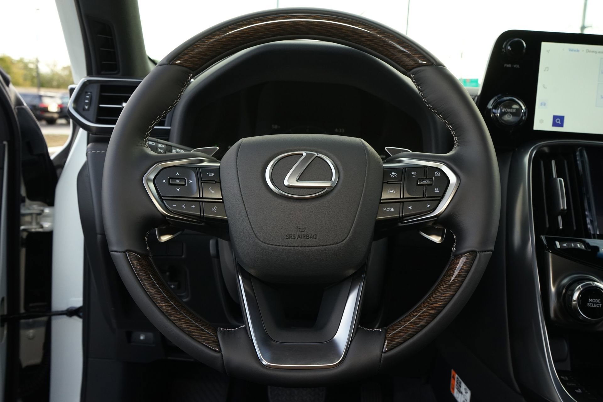 Used 2025 Lexus LX 700h Ultra Luxury w/ Accessory Package (2T) AWD/4WD image 12