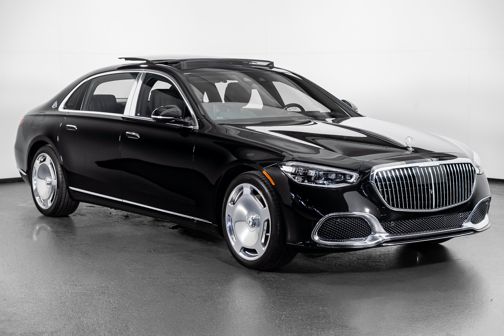 Used 2025 Mercedes-Benz Maybach S 580 4MATIC image 40