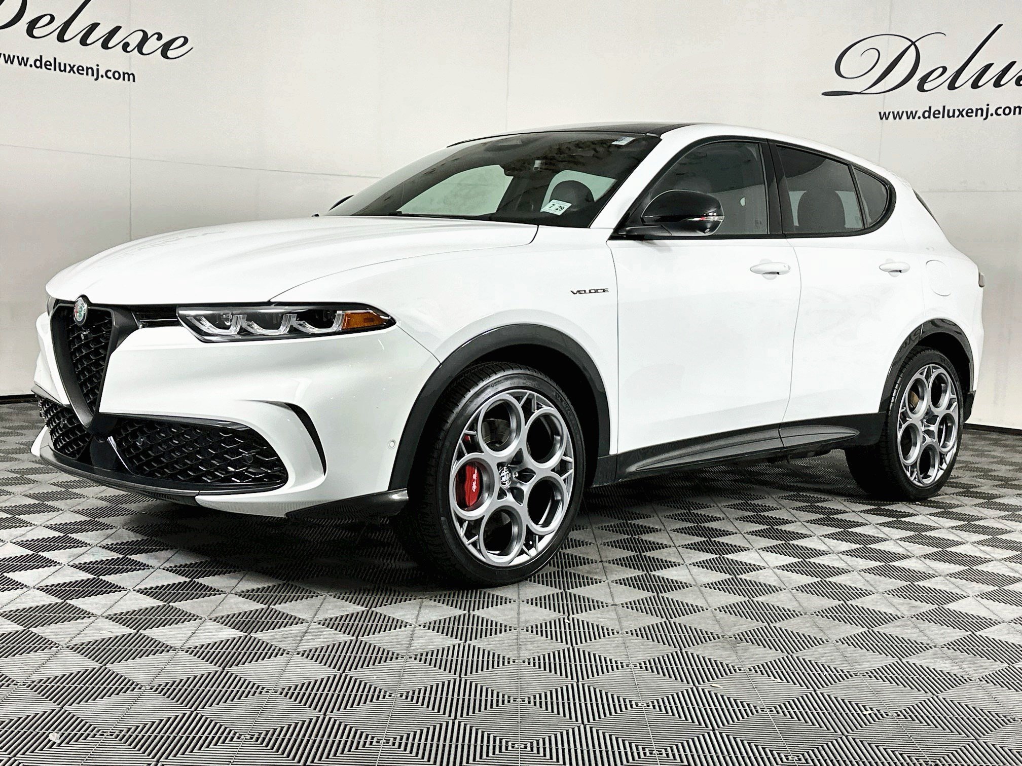Used 2024 Alfa Romeo Tonale Veloce AWD/4WD image 3